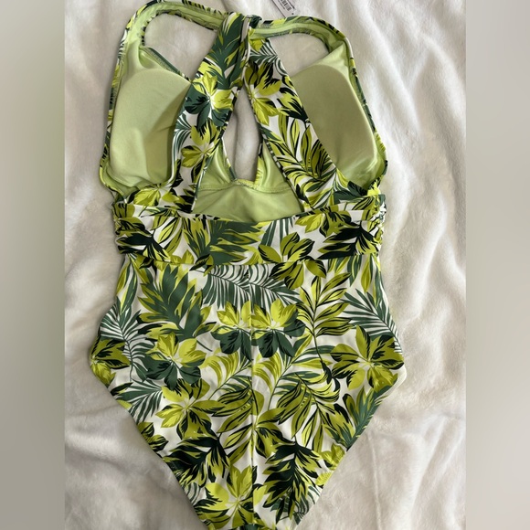 Bathing suits - Picture 4 of 9